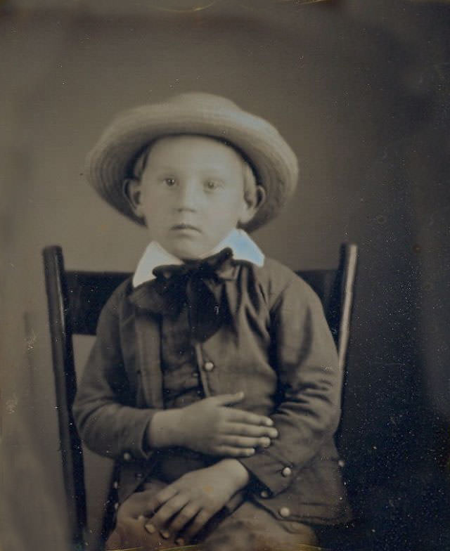 A little boy in a straw hat