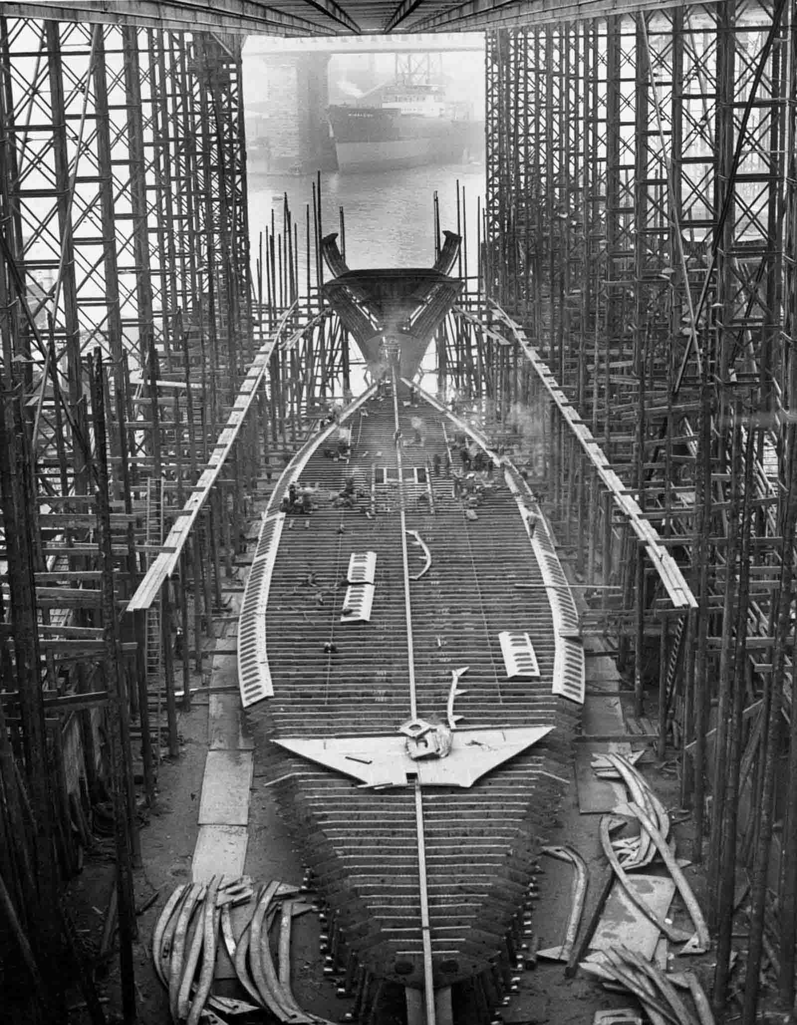 A ship under construction in London, 1900.