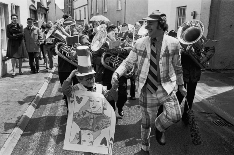 Silver Jubilee fancy dress parade, Monmouth, Monmnouthshire