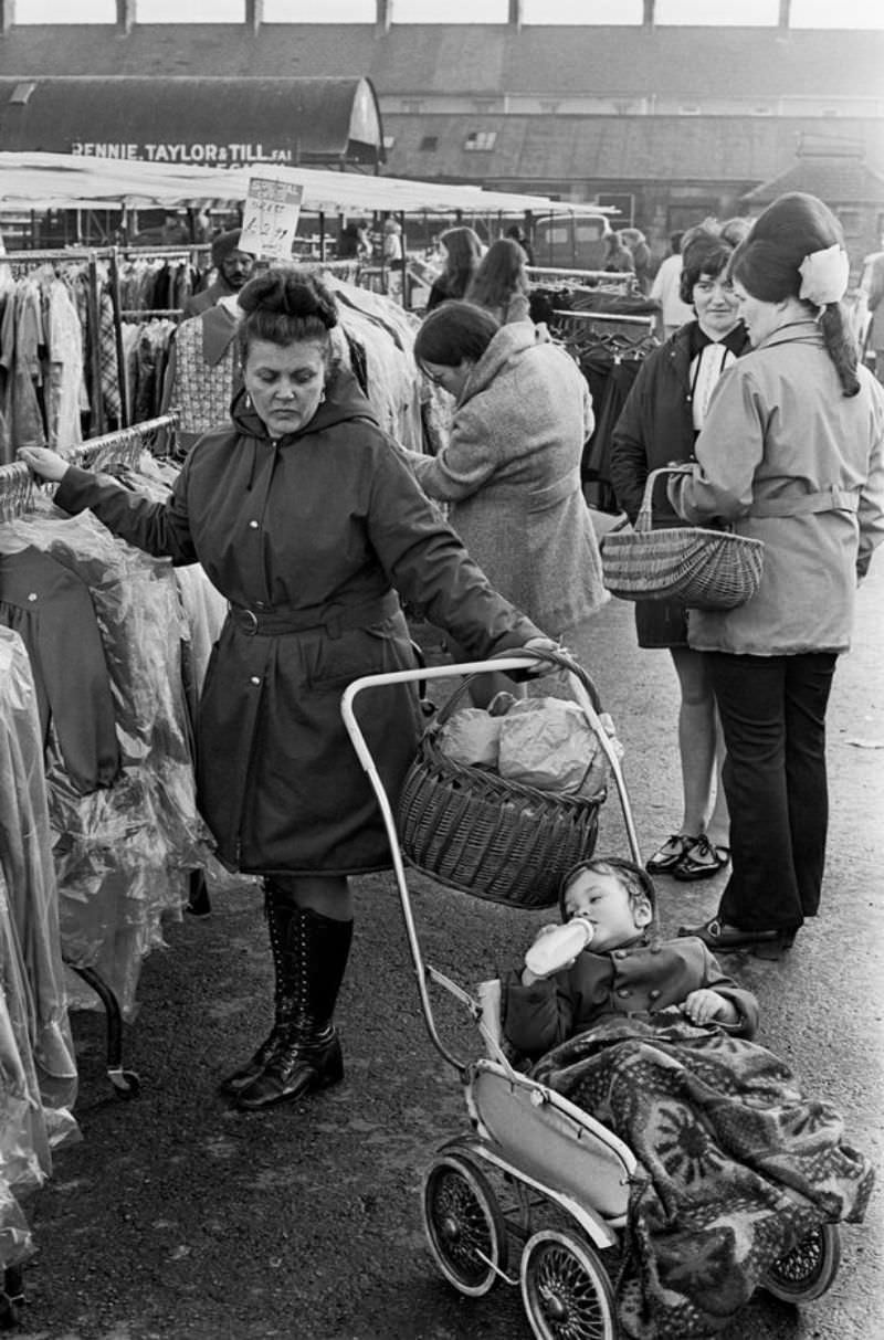 The outdoor market, Newport