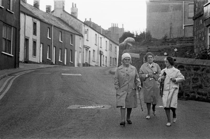 Walking to chapel on Sunday evening in Blaenavon