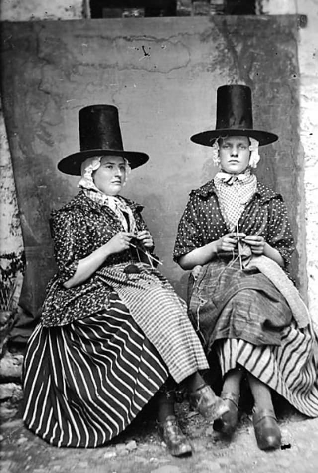 Tall Stovepipe-style Hats: An Essential Part of Welsh Woman's National Costume from the 19th Century