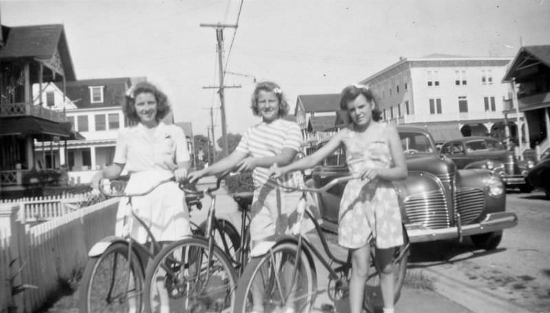 Stunning Photos of Teenage Girls Having a Good time in the 1940s