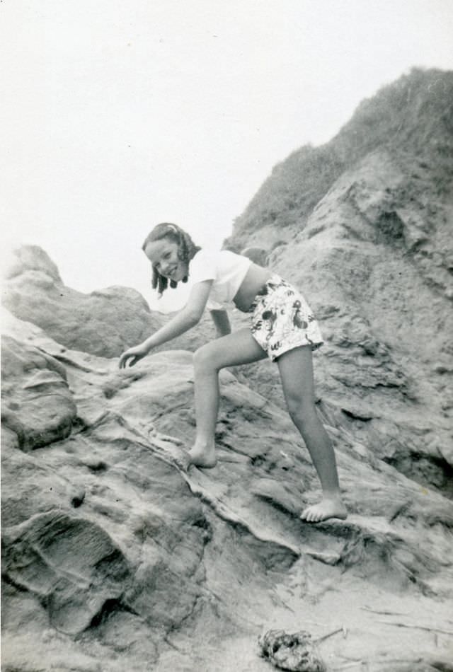 Stunning Photos of Teenage Girls Having a Good time in the 1940s