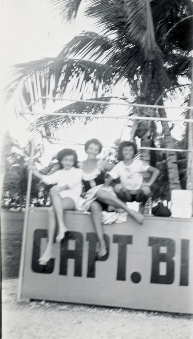 Stunning Photos of Teenage Girls Having a Good time in the 1940s