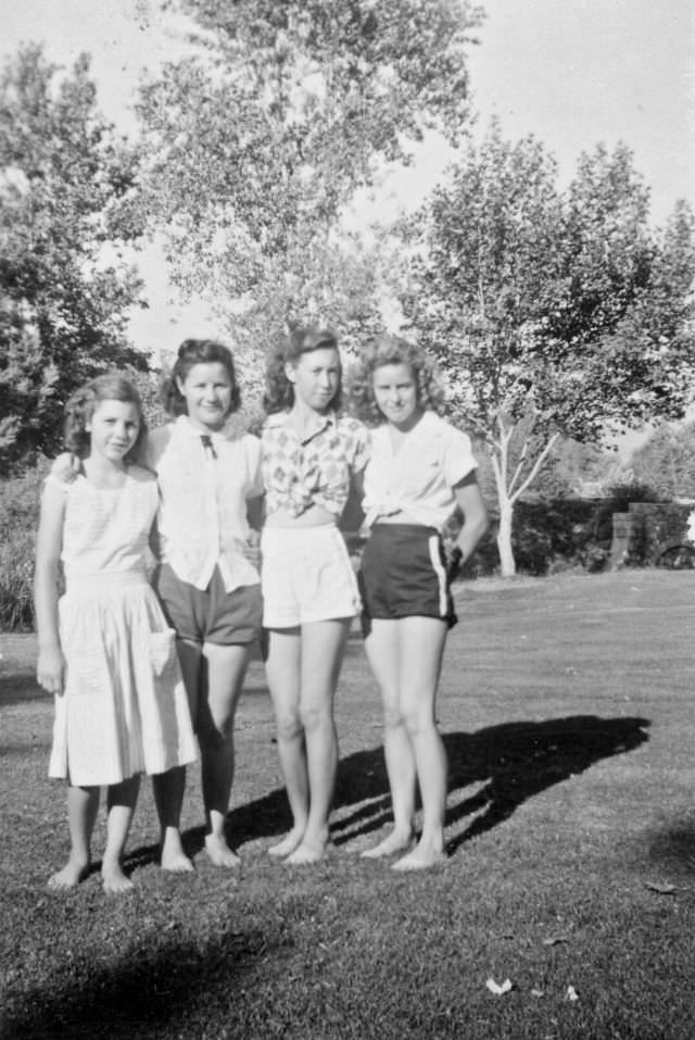 Stunning Photos of Teenage Girls Having a Good time in the 1940s