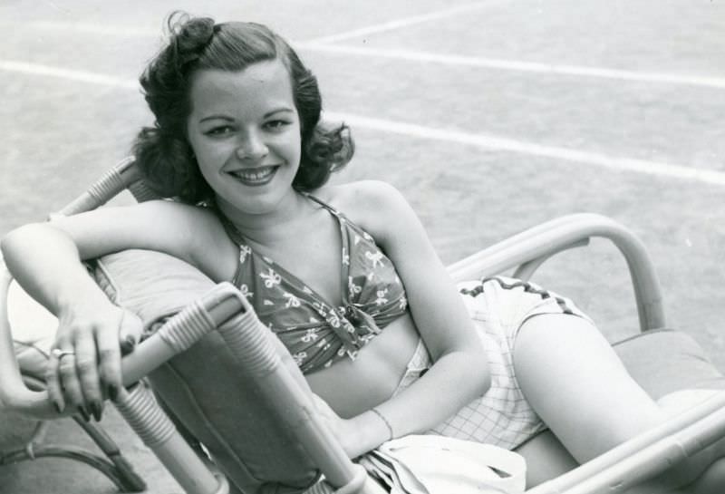 Stunning Photos of Teenage Girls Having a Good time in the 1940s