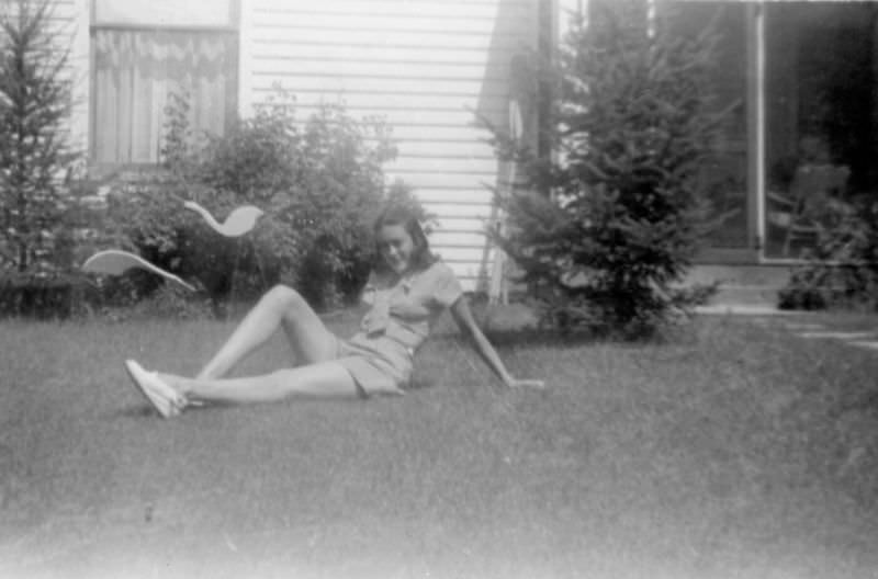 Stunning Photos of Teenage Girls Having a Good time in the 1940s