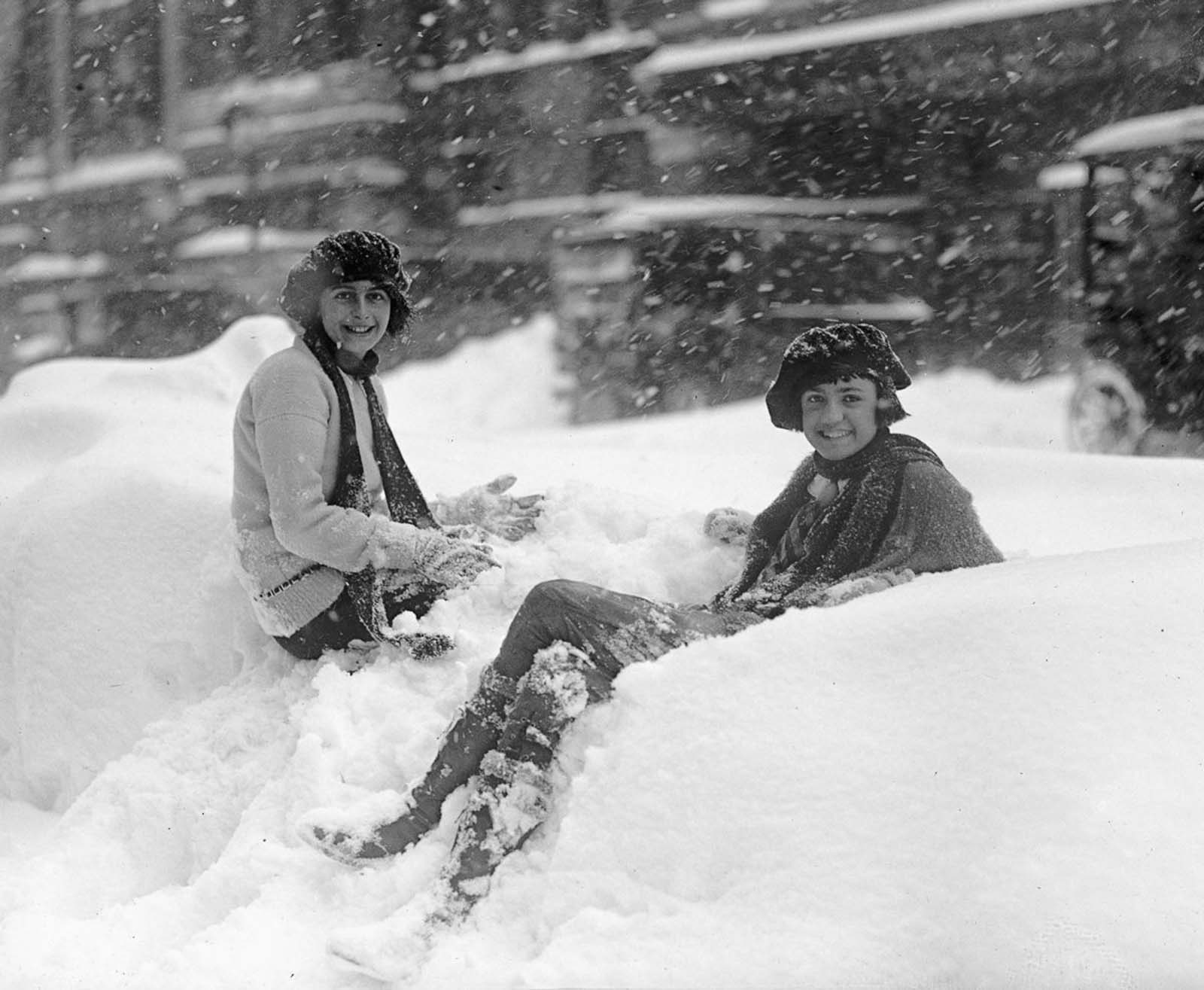 The Knickerbocker Storm: Historical Photos of the deadliest Blizzard in the Washington D.C. History