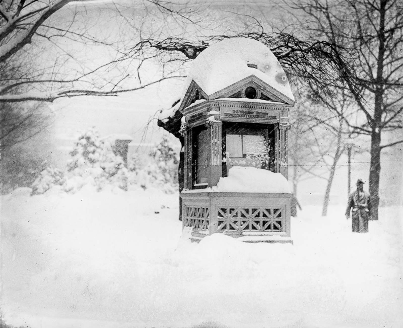 The Knickerbocker Storm: Historical Photos of the deadliest Blizzard in the Washington D.C. History