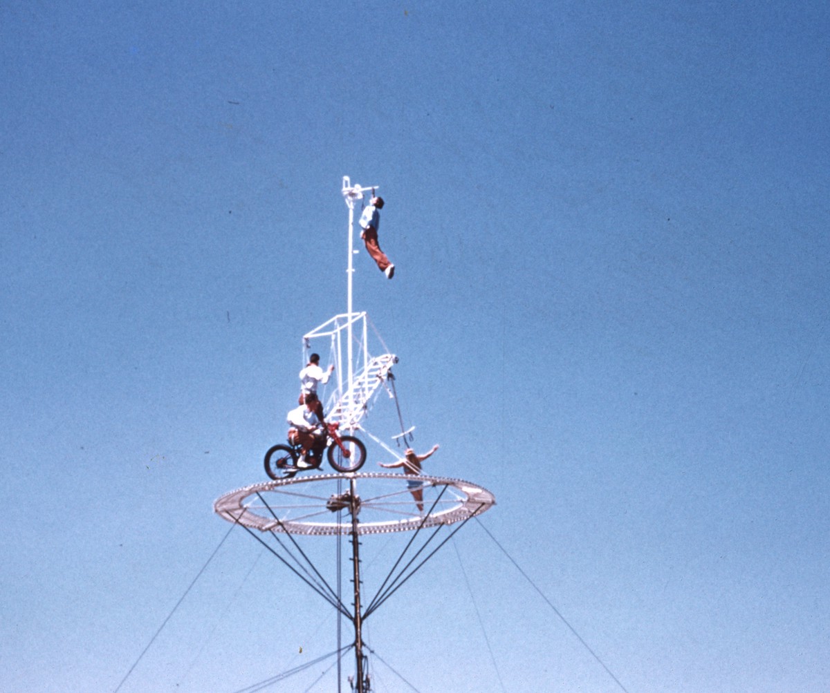 The Sensational Ortons: Stunning Vintage Photos of a Circus Family from the 1950s