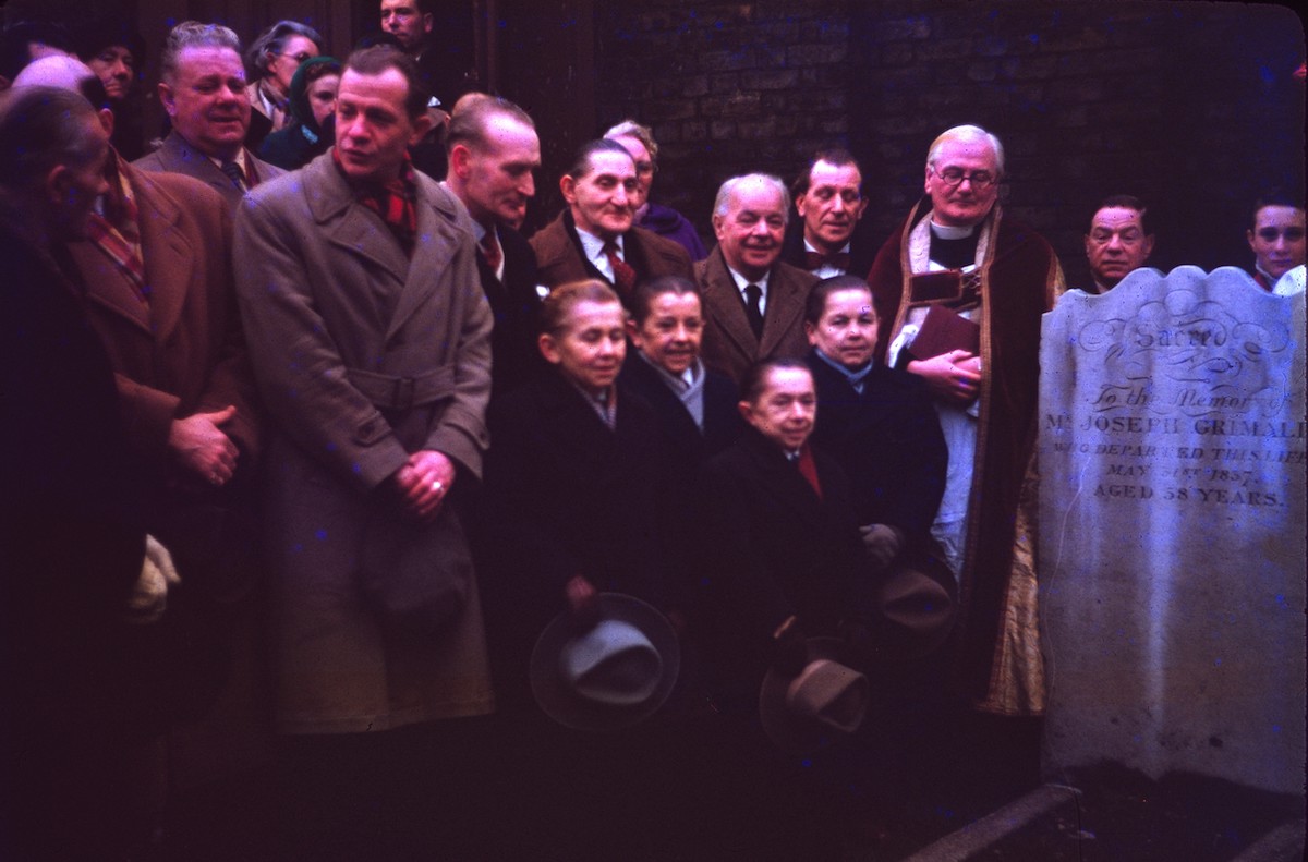 Services at Grimaldi’s grave, London, 1950