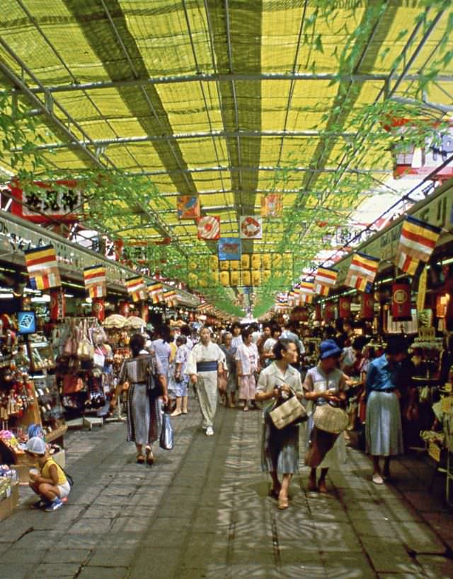 Nakamise-Dori Ave., Asakusa, 1981