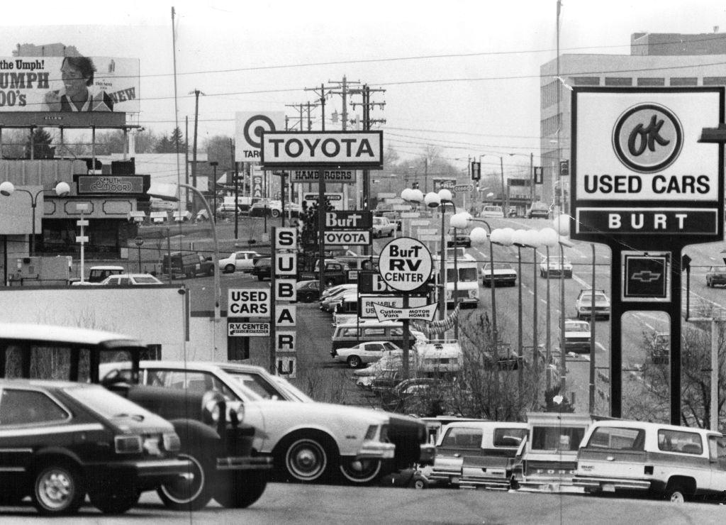 Ginza on Broadway; The signs on Broadway near Bellview Avenue, 1981
