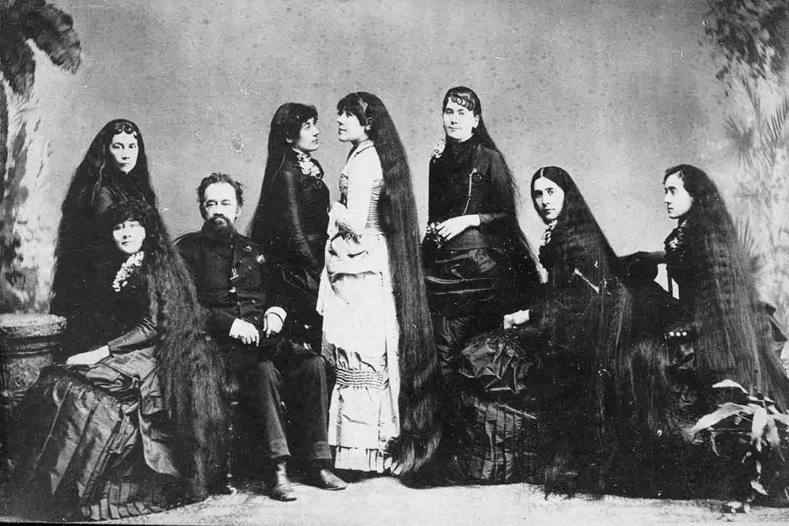 Victorian Women with Very Long Hair: Stunning Historical of Women Who Never Cut Their Hair, 1860-1900