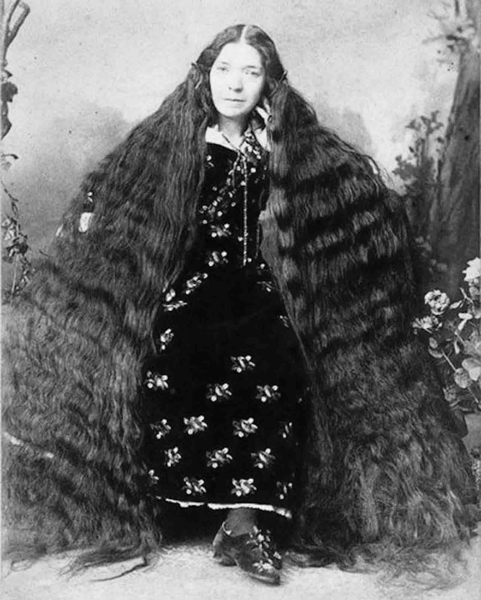 Victorian Women with Very Long Hair: Stunning Historical of Women Who Never Cut Their Hair, 1860-1900