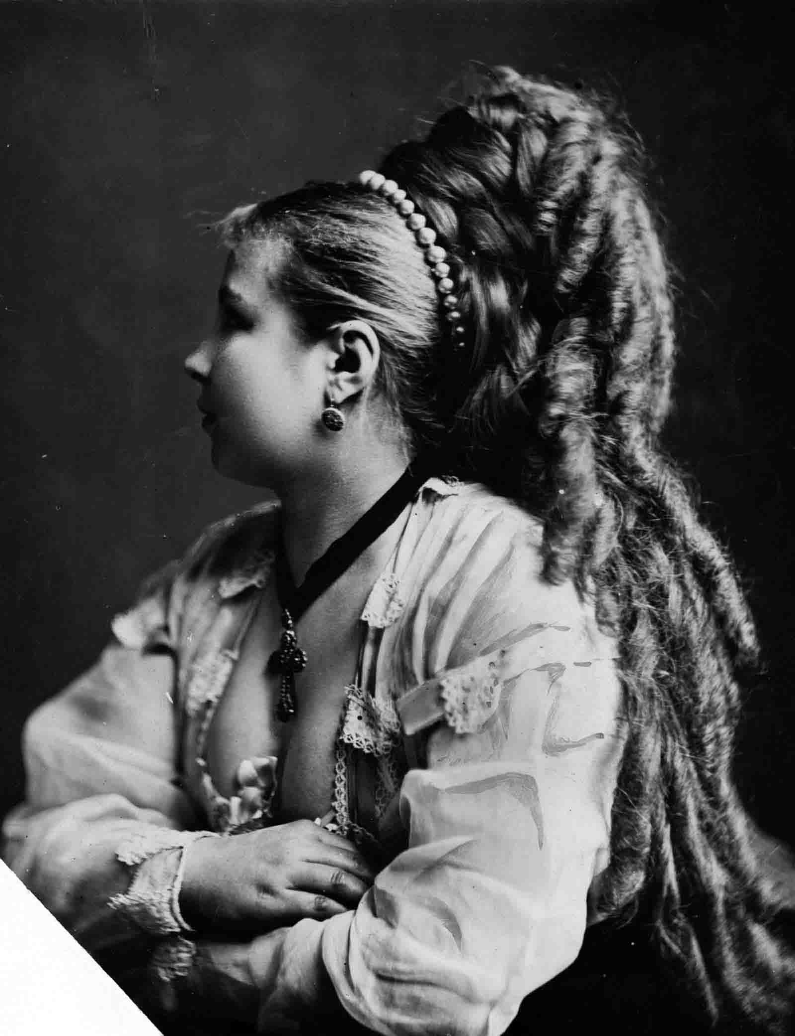 Victorian Women with Very Long Hair: Stunning Historical of Women Who Never Cut Their Hair, 1860-1900