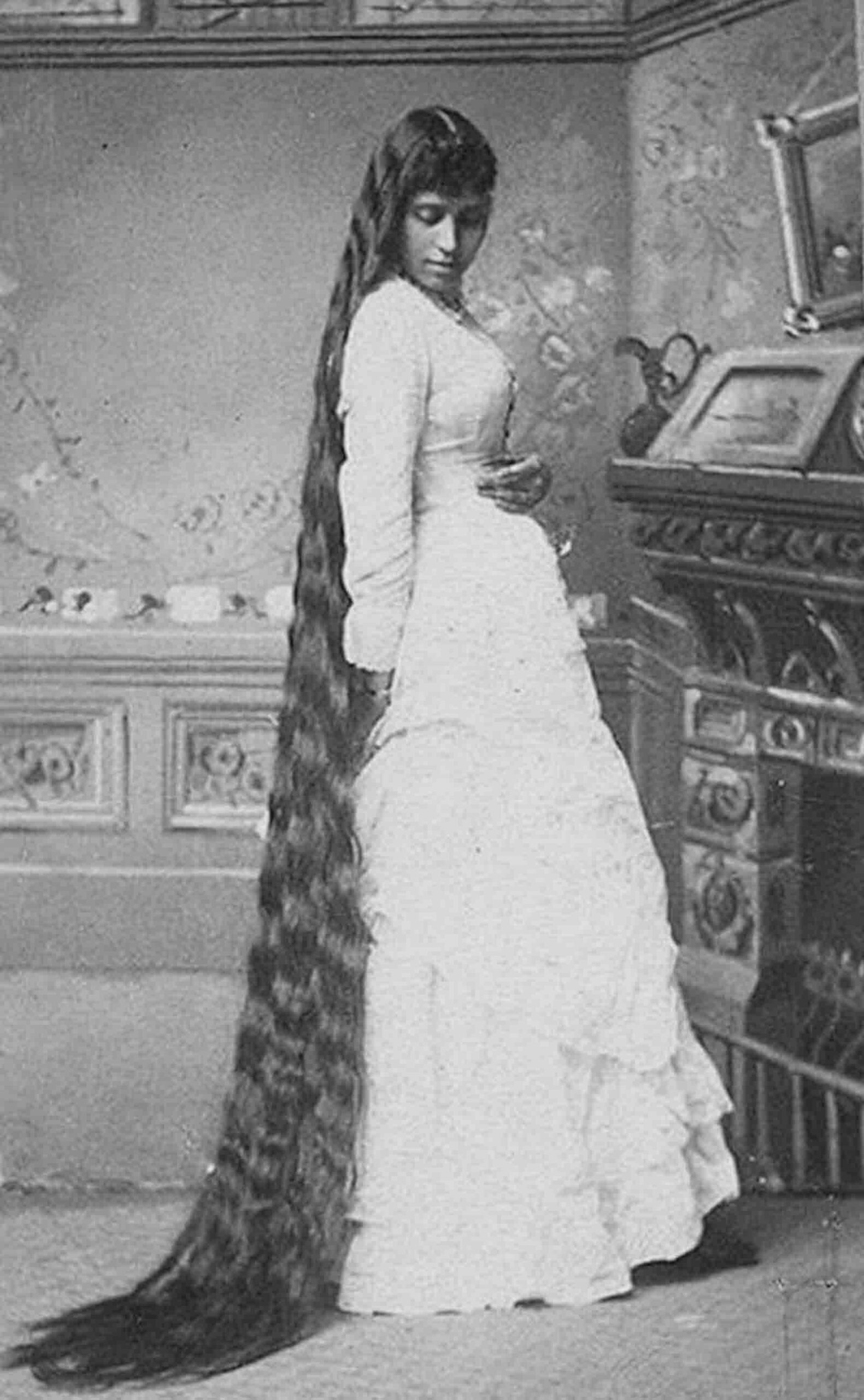 Victorian Women with Very Long Hair: Stunning Historical of Women Who Never Cut Their Hair, 1860-1900