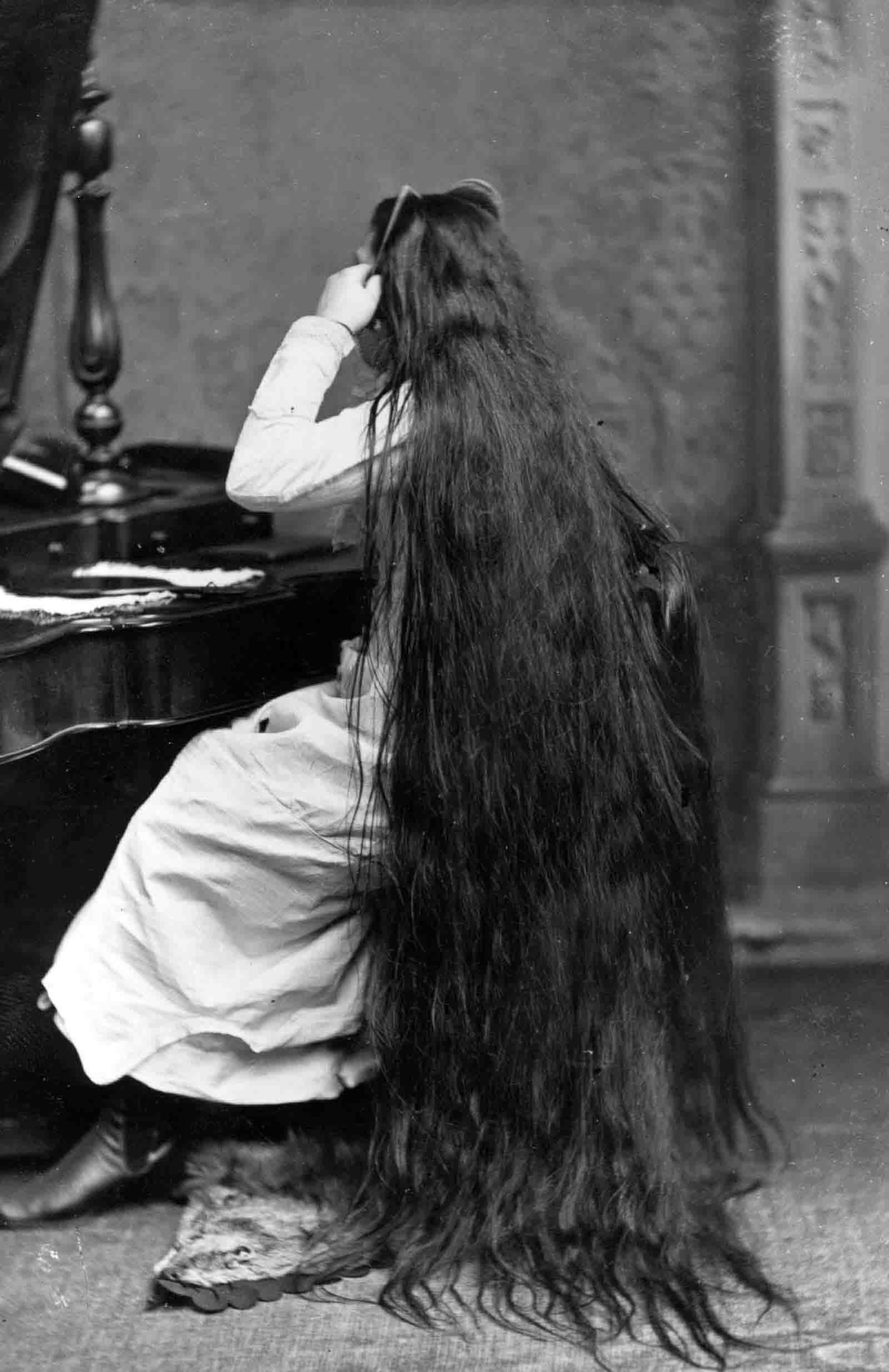 Victorian Women with Very Long Hair: Stunning Historical of Women Who Never Cut Their Hair, 1860-1900