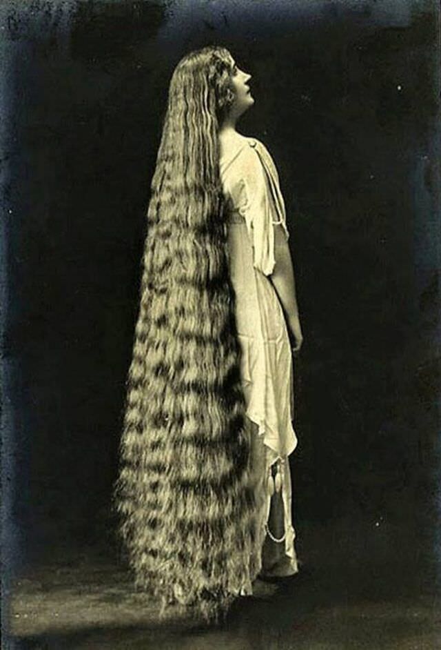 Victorian Women with Very Long Hair: Stunning Historical of Women Who Never Cut Their Hair, 1860-1900