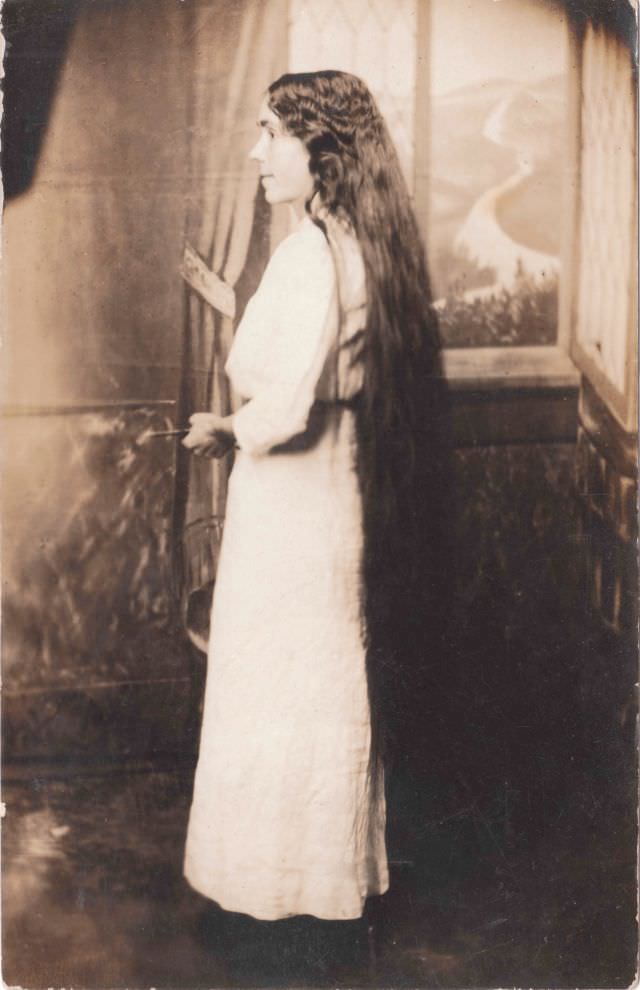 Victorian Women with Very Long Hair: Stunning Historical of Women Who Never Cut Their Hair, 1860-1900