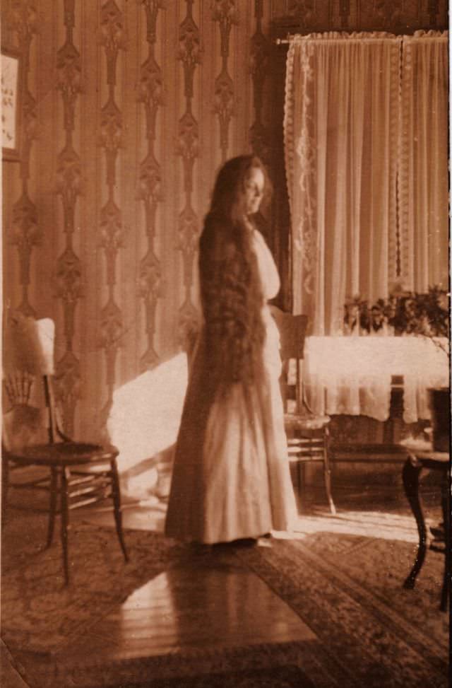 Victorian Women with Very Long Hair: Stunning Historical of Women Who Never Cut Their Hair, 1860-1900