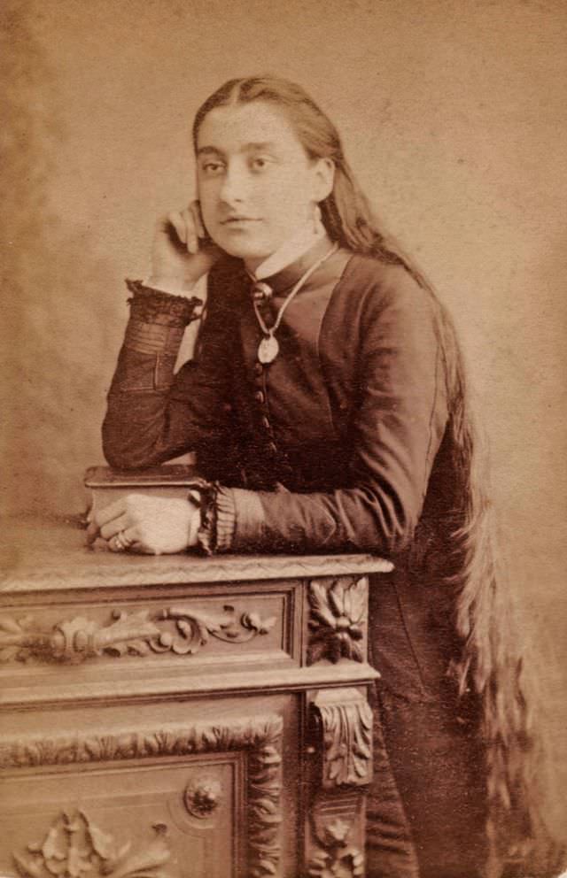 Victorian Women with Very Long Hair: Stunning Historical of Women Who Never Cut Their Hair, 1860-1900