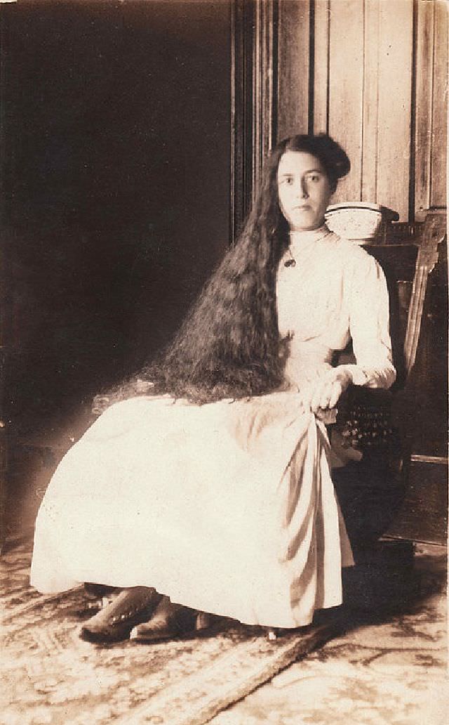 Victorian Women with Very Long Hair: Stunning Historical of Women Who Never Cut Their Hair, 1860-1900