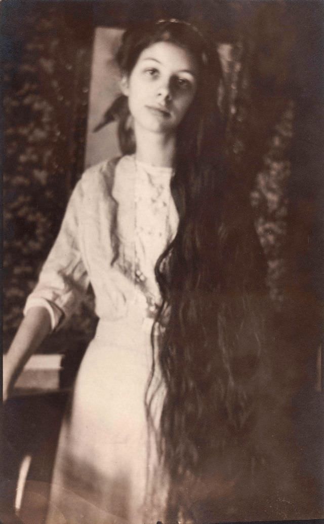 Victorian Women with Very Long Hair: Stunning Historical of Women Who Never Cut Their Hair, 1860-1900