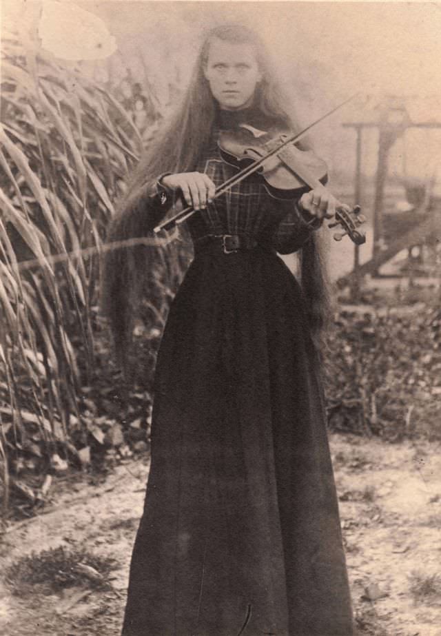 Victorian Women with Very Long Hair: Stunning Historical of Women Who Never Cut Their Hair, 1860-1900