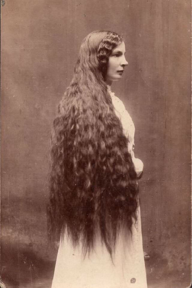 Victorian Women with Very Long Hair: Stunning Historical of Women Who Never Cut Their Hair, 1860-1900