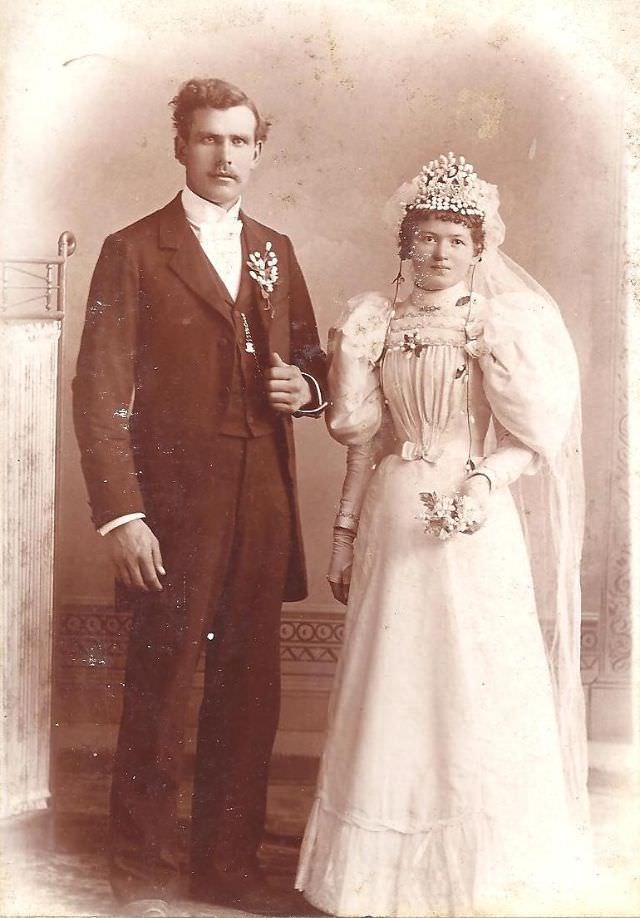 Stunning Historical Photos of Victorian Couples on the Wedding Day