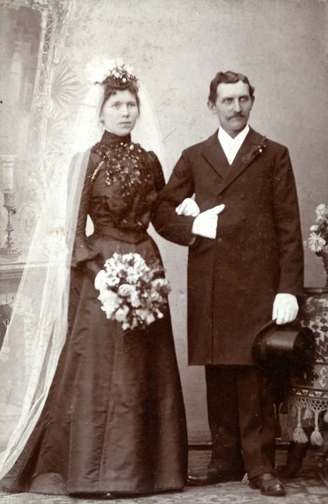 Stunning Historical Photos of Victorian Couples on the Wedding Day