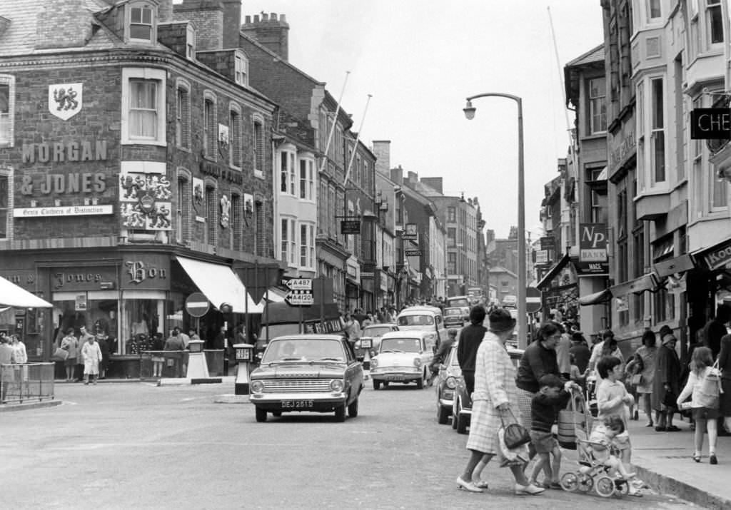 Street Scenes, Aberystwyth, Ceredigion, West Wales, 23rd June 1969.