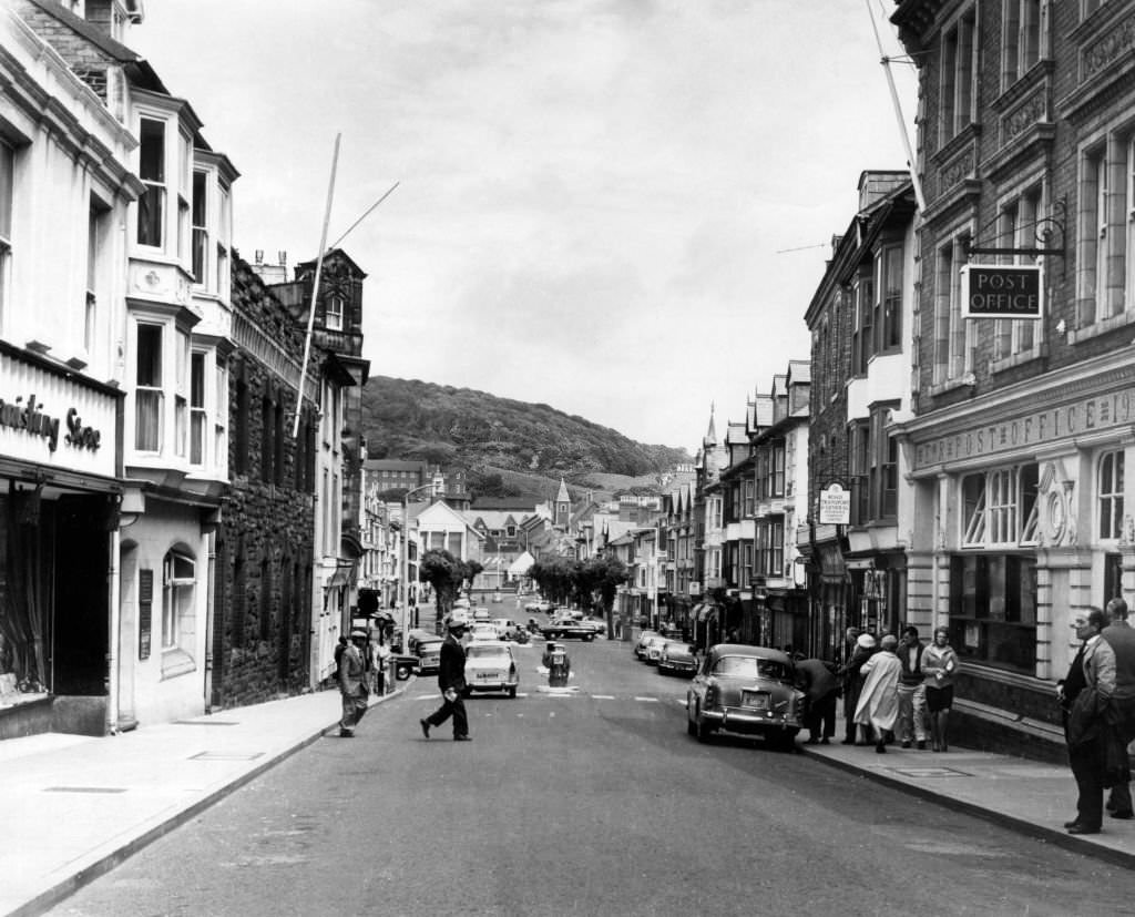 Street Scenes, Aberystwyth, Ceredigion, West Wales, 12th July 1963. Great Dark Gate Street, looking down into North Parade.