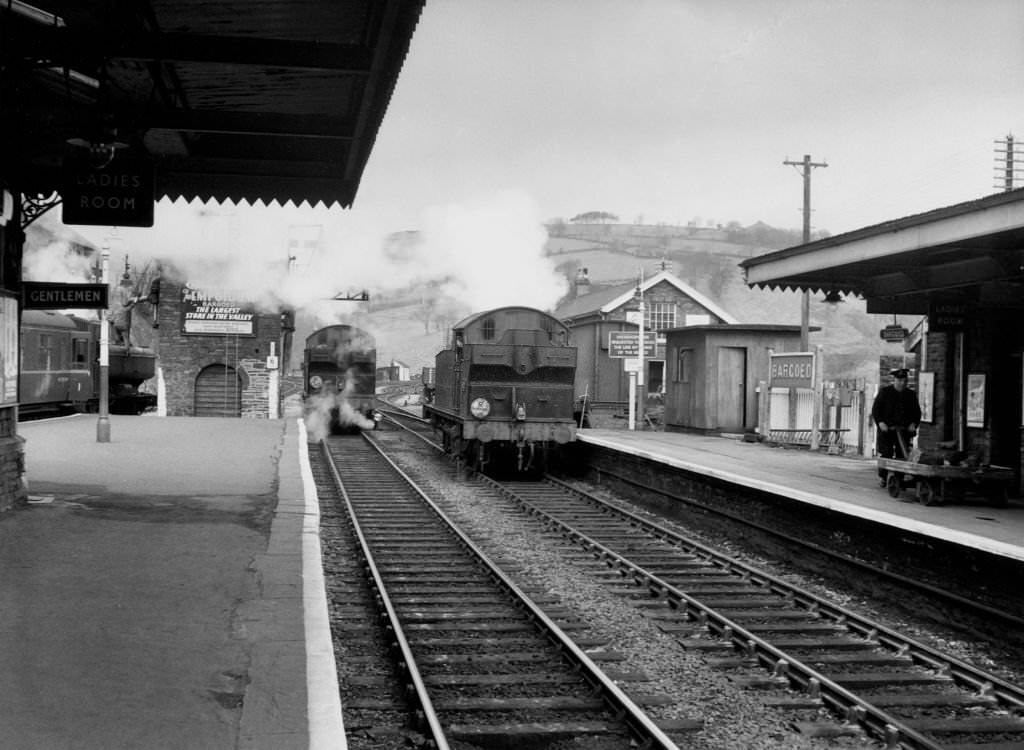 The two centre tracks in this north-looking view of Bargoed station were originally the Rhymney Railway's main line from Cardiff to Rhymney.