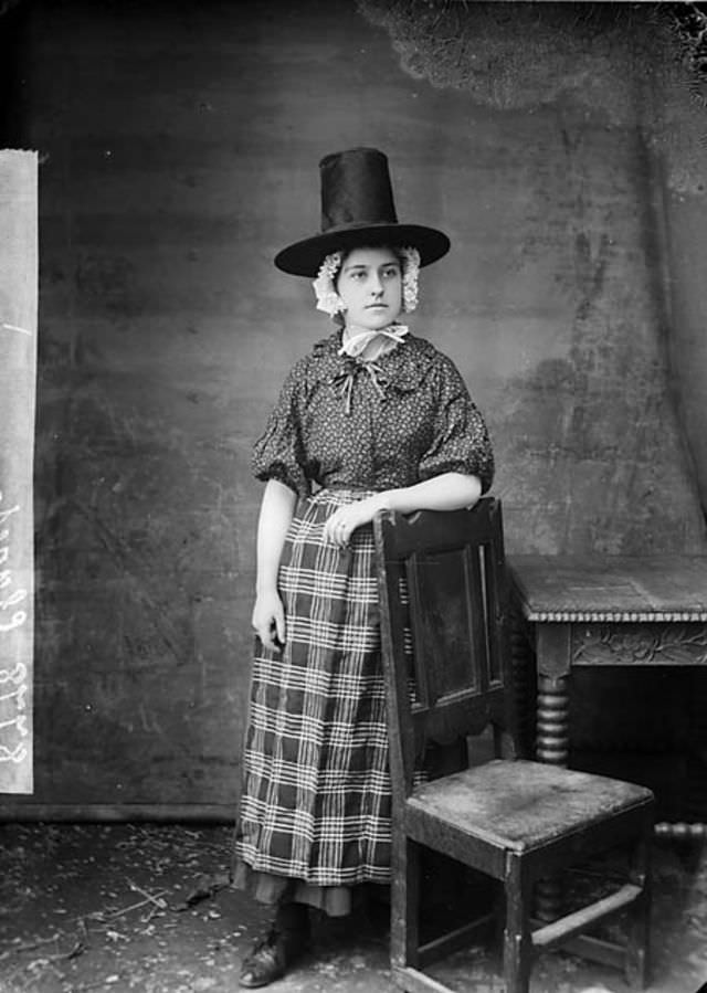 Rare Historical Portraits of Welsh Women in Traditional Dresses from the 1870s