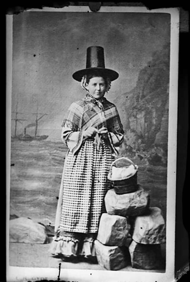 Rare Historical Portraits of Welsh Women in Traditional Dresses from the 1870s