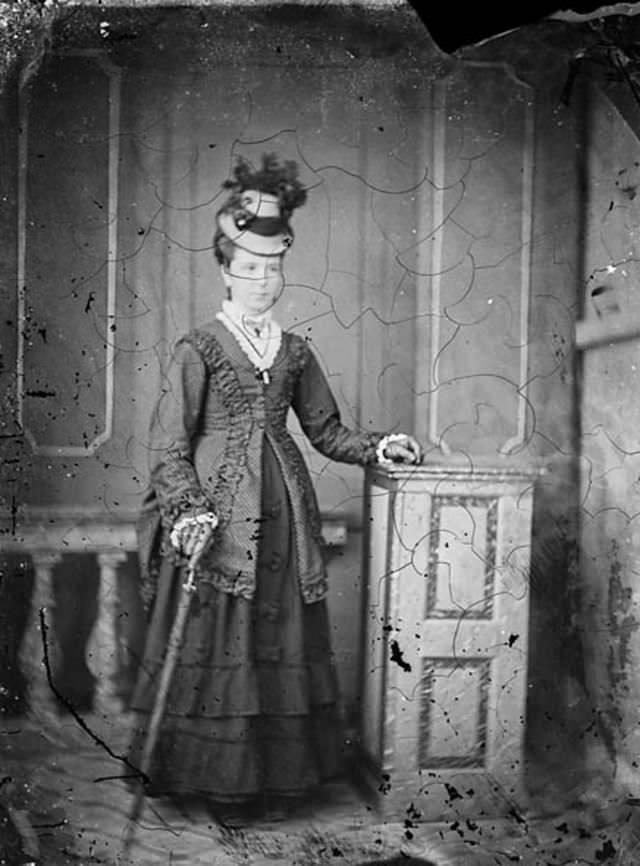 Rare Historical Portraits of Welsh Women in Traditional Dresses from the 1870s