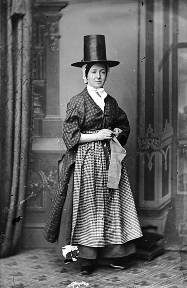 Rare Historical Portraits of Welsh Women in Traditional Dresses from the 1870s