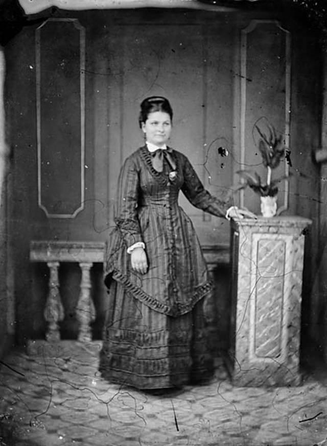 Rare Historical Portraits of Welsh Women in Traditional Dresses from the 1870s