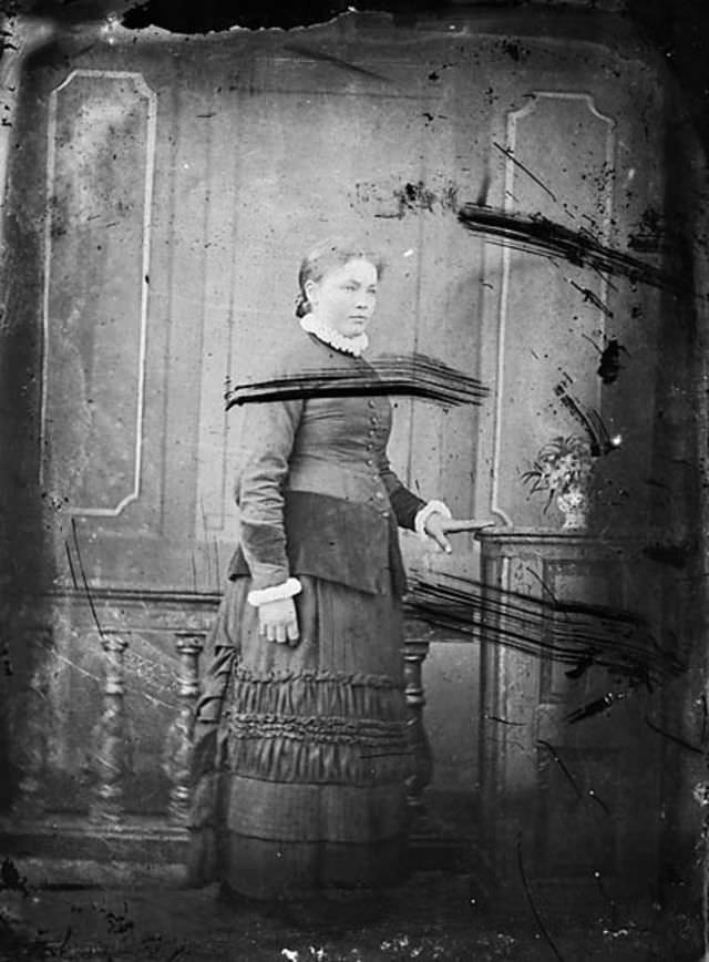 Rare Historical Portraits of Welsh Women in Traditional Dresses from the 1870s