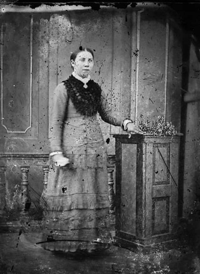 Rare Historical Portraits of Welsh Women in Traditional Dresses from the 1870s