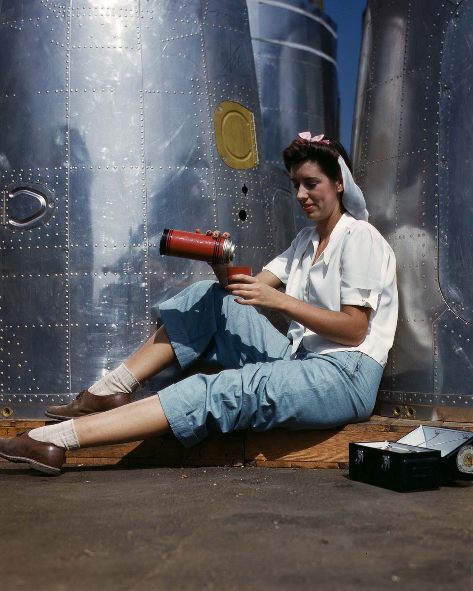 A Douglas Aircraft Company employee on her lunch break at the plant in Long Beach, California, 1942.