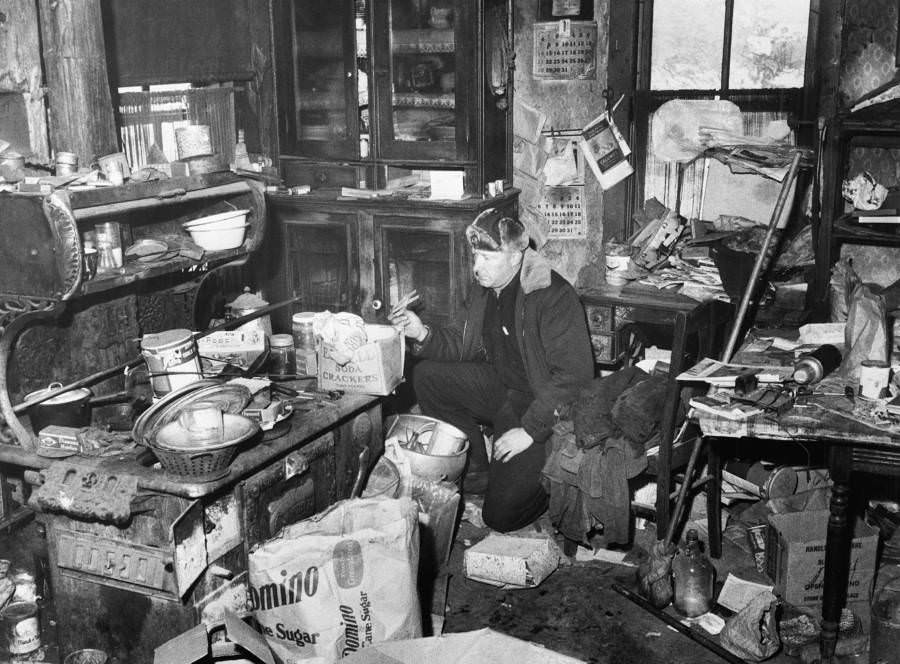 The Creepy Pictures Captured Inside Serial Killer Ed Gein's House