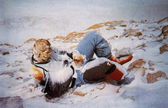 Hannelore Schmatz, The Skeleton Atop Mount Everest