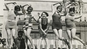 Rolled Stockings: The Popular Fashion Trend of the 1920s