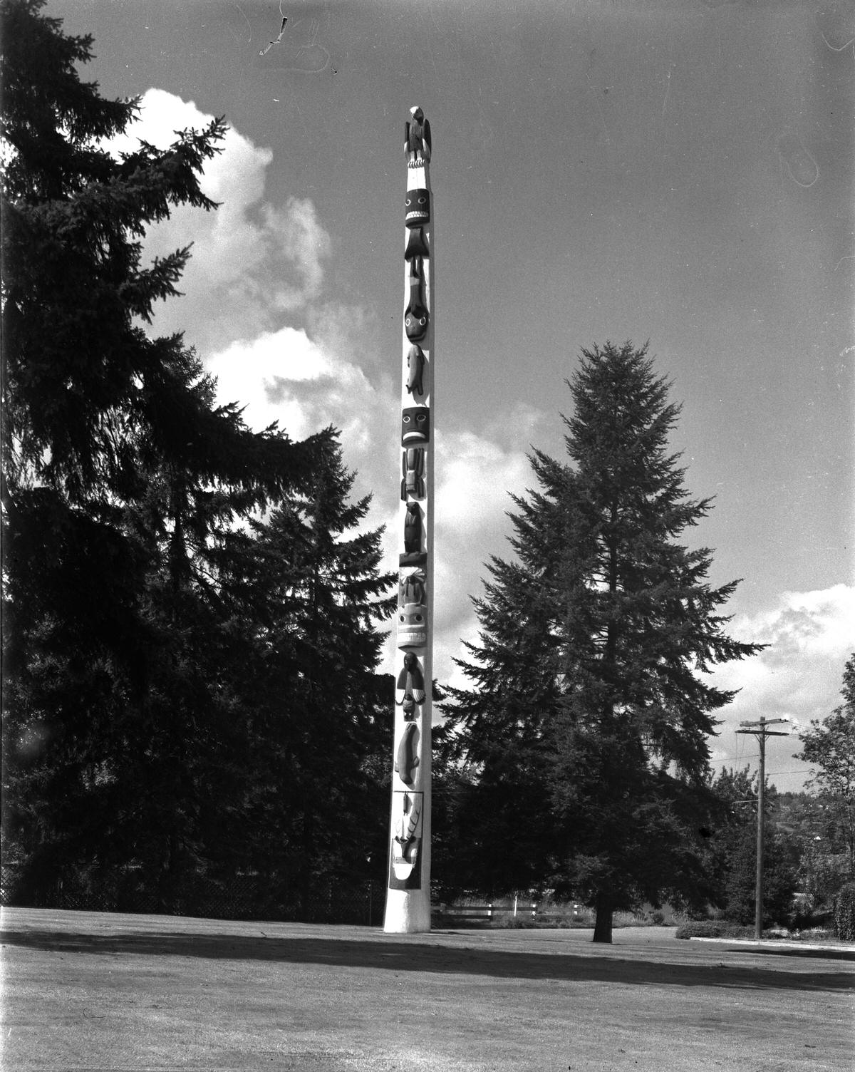 Chief William Shelton's story pole, 1940