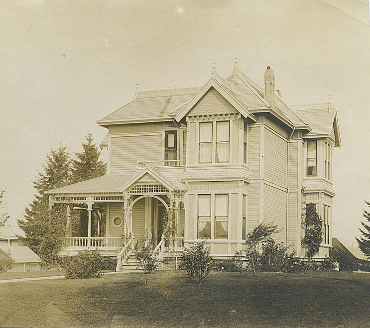 Queen Anne style home in Olympia, 1910s