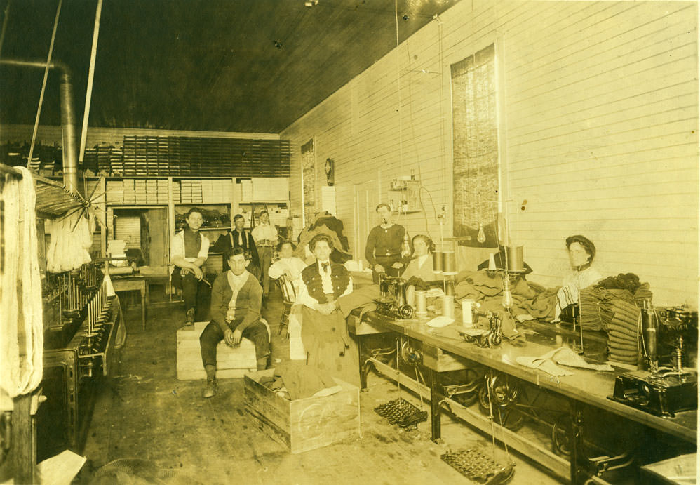 Olympia Knitting Mill finishing crew, 1915